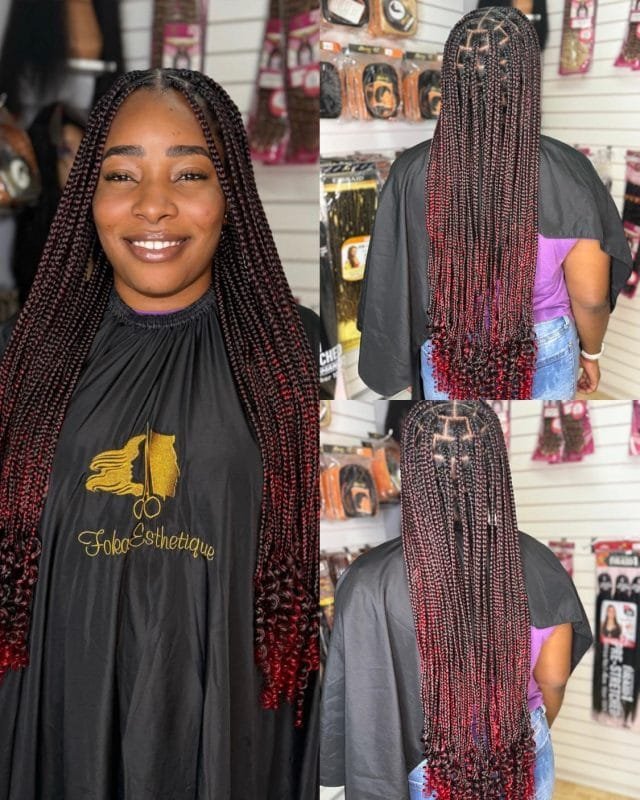 Femme avec de longues Box Braids bicolores (noir et rouge) aux extrémités bouclées, coiffure protectrice.