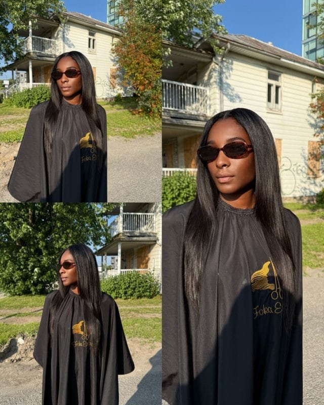 Femme avec tissage ouvert lisse et des lunettes de soleil.