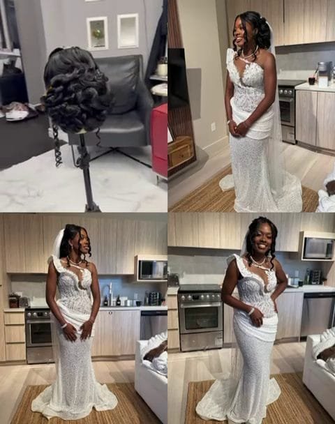 Une mariée souriante portant une robe blanche et une coiffure de mariage élégante avec un chignon bas et des boucles sur une perruque.