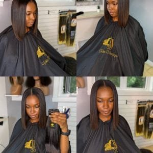 Femme avec un tissage ouvert, cheveux mi-longs lisses et une raie au milieu, regardant vers le bas.