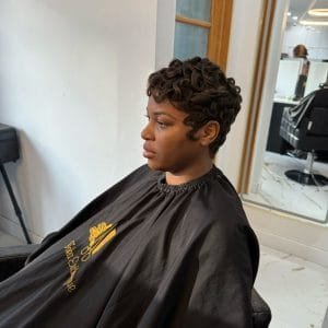 Coupe Pixie Bouclée Femme | Coiffure Chic et Glamour à Québec – Foka Esthétique